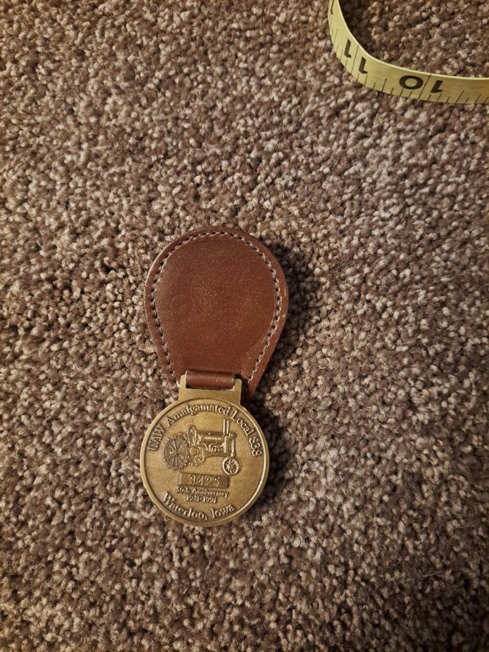 Vintage John Deere Waterloo #3425 1991 UAW Local 838 50th Anniversary Keychain - Picture 3 of 5